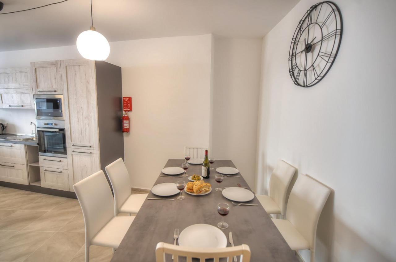 Apartment Bright And Beautifully Furnished Close To Seafront Bfra1-2
