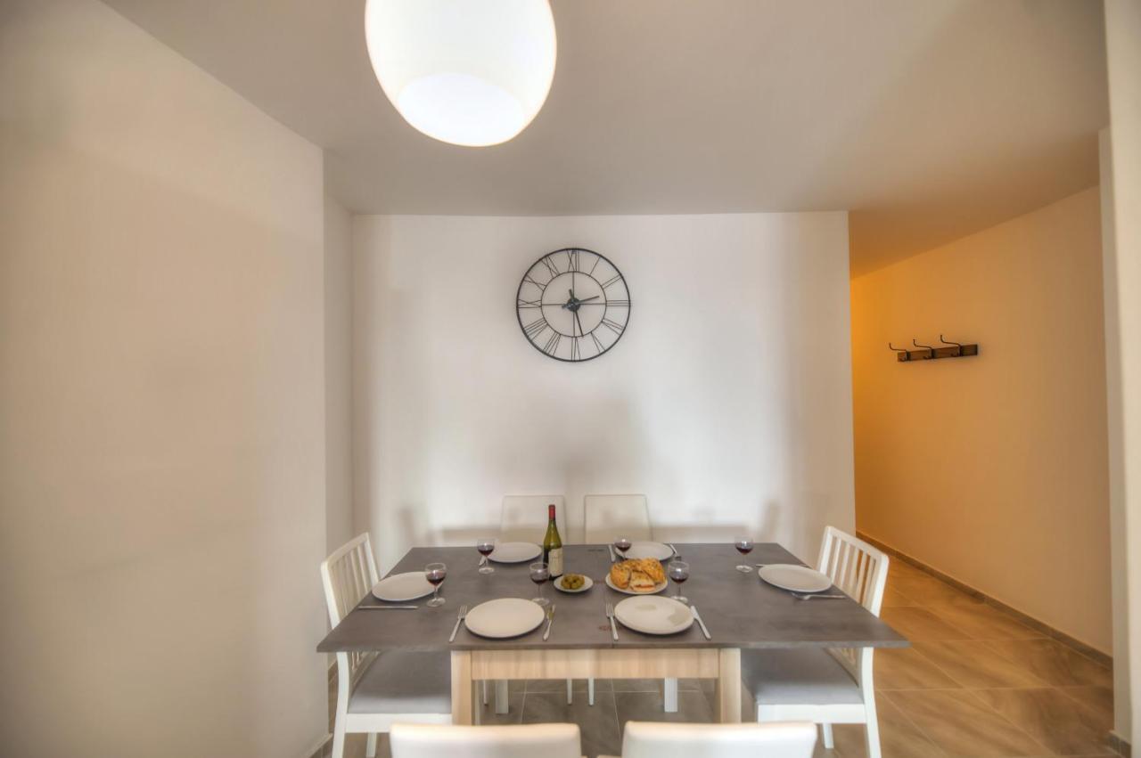 Bright And Beautifully Furnished Close To Seafront Bfra1-2