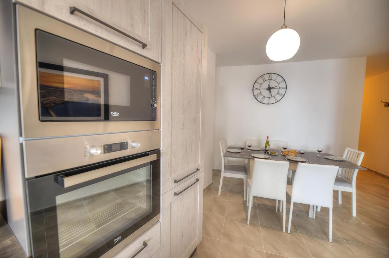 Apartment Bright And Beautifully Furnished Close To Seafront Bfra1-2 *