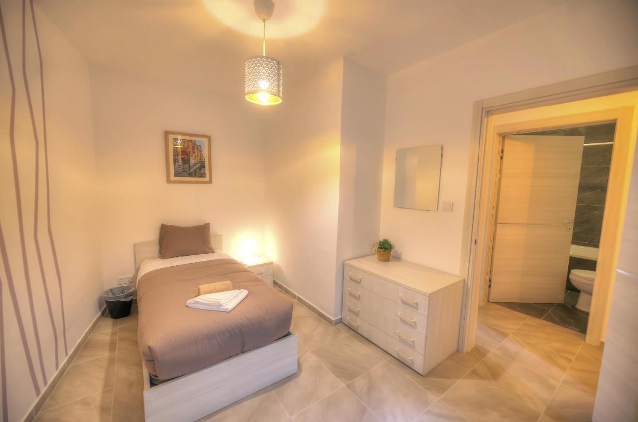 Bright And Beautifully Furnished Close To Seafront Bfra1-2